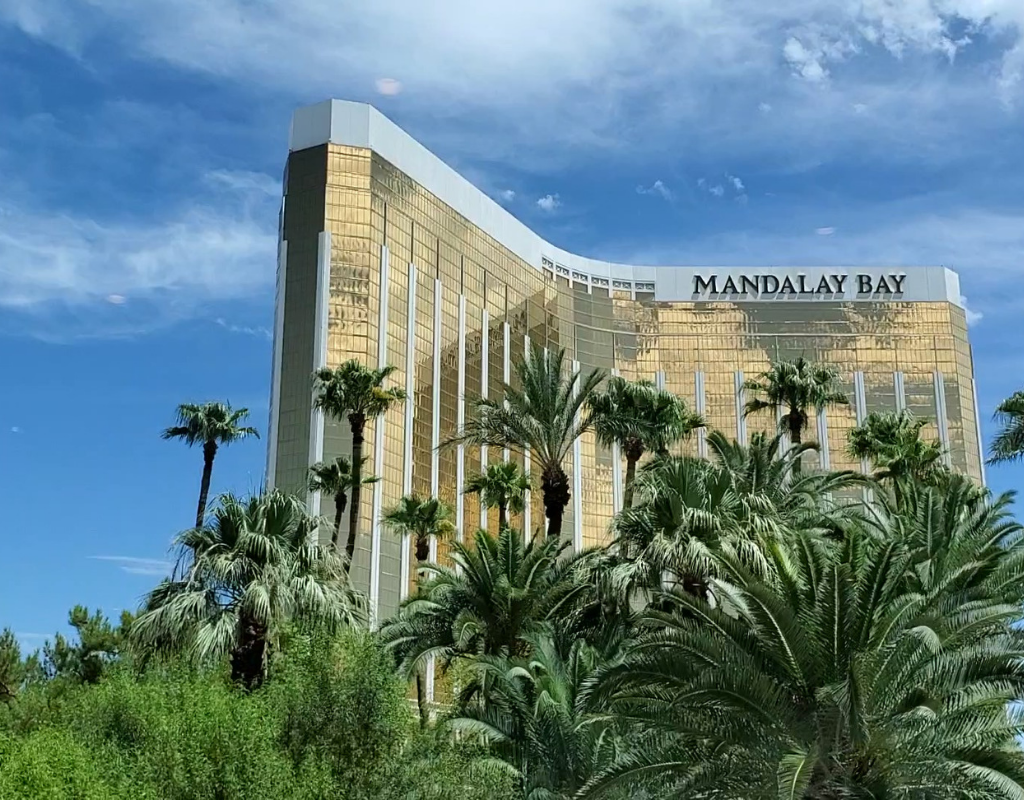 Mandalay Bay Pool Las Vegas - Walking Tour 2021 